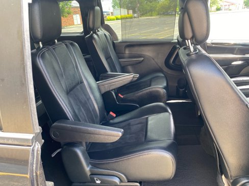 Used 2018 Dodge Grand Caravan SXT w/ Driver Convenience Group image 20