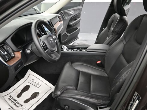 Certified 2023 Volvo XC60 B5 Ultimate w/ Protection Package Premier image 13