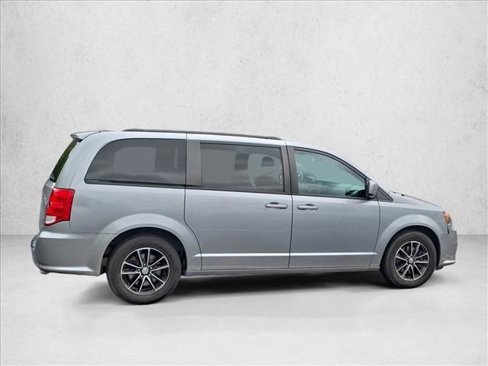 Used 2019 Dodge Grand Caravan GT image 3