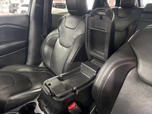 Used 2019 Jeep Cherokee Limited image 25