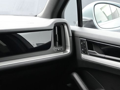Used 2024 Porsche Cayenne image 22