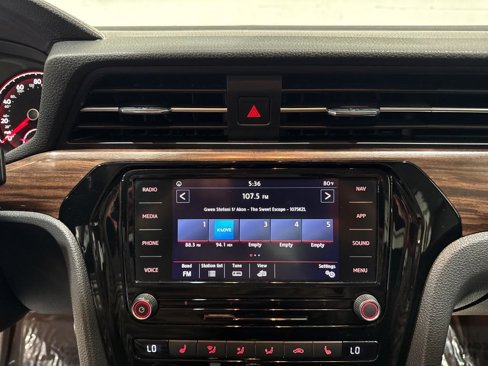 Used 2020 Volkswagen Passat 2.0T SEL image 36