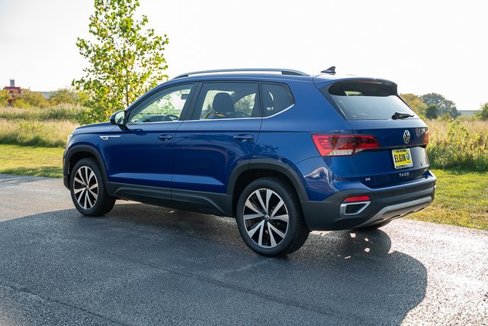 Certified 2022 Volkswagen Taos SE image 23