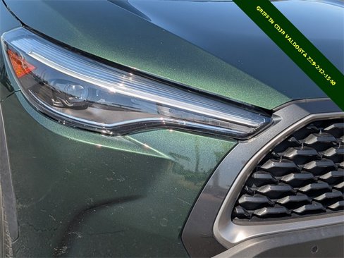 Used 2022 Toyota Corolla Cross XLE image 9