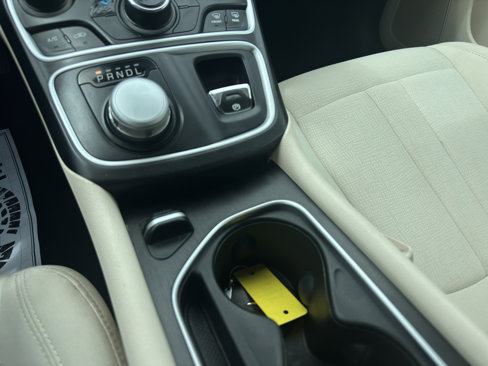 Used 2015 Chrysler 200 Limited image 16