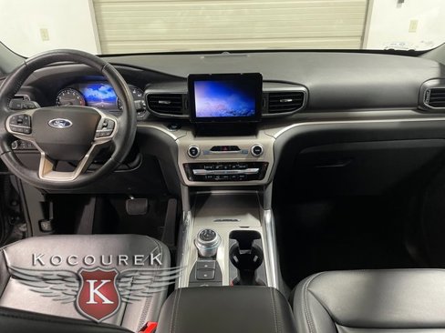 Used 2022 Ford Explorer XLT w/ Equipment Group 202A image 13