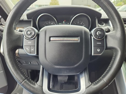 Used 2016 Land Rover Range Rover Sport HSE image 18