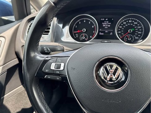 Used 2018 Volkswagen Golf SE image 19