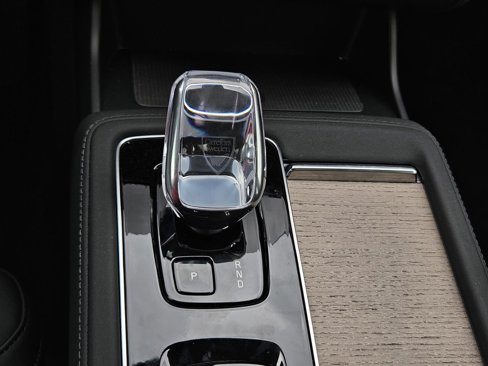 New 2025 Volvo XC90 B6 Core w/ Protection Package image 19