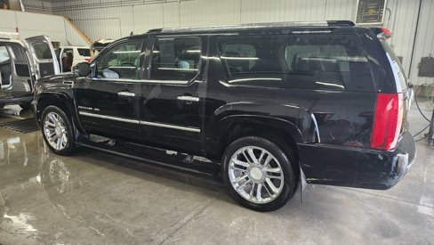 Used 2010 Cadillac Escalade ESV Platinum image 6