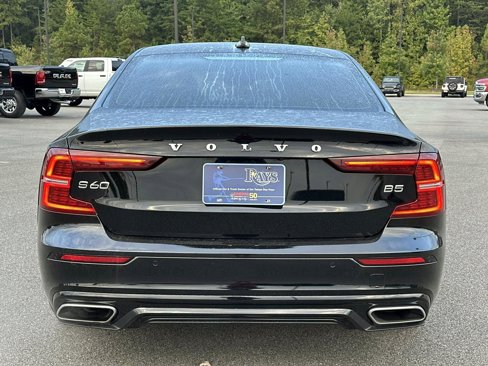 Used 2022 Volvo S60 B5 Momentum image 6
