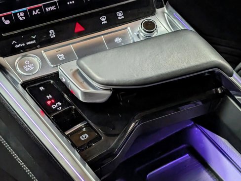 Used 2019 Audi e-tron Prestige w/ Prestige Package image 28