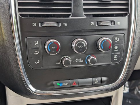 Used 2013 Dodge Grand Caravan SXT image 18