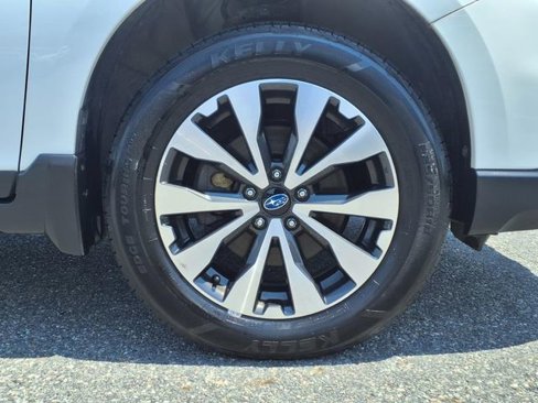 Used 2017 Subaru Outback 2.5i Limited w/ Popular Package #5 image 4