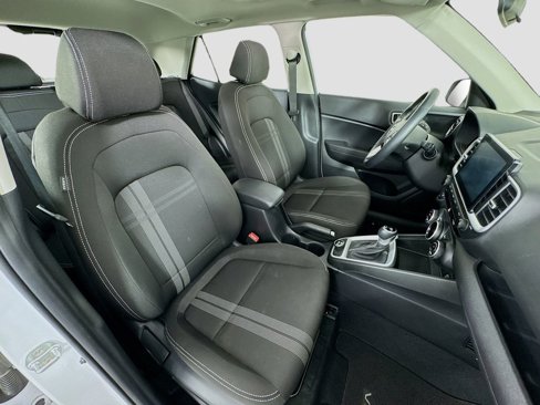 Certified 2024 Hyundai Venue SEL image 28