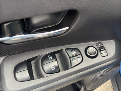 Used 2024 Nissan Kicks SV image 14