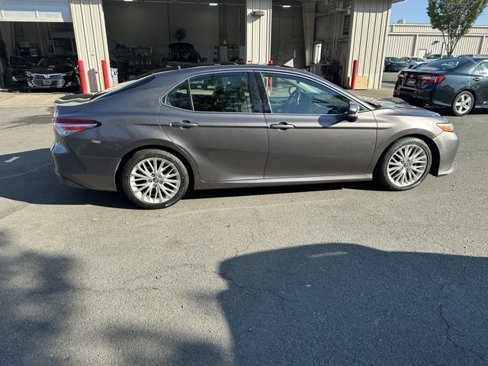 Used 2018 Toyota Camry XLE image 4