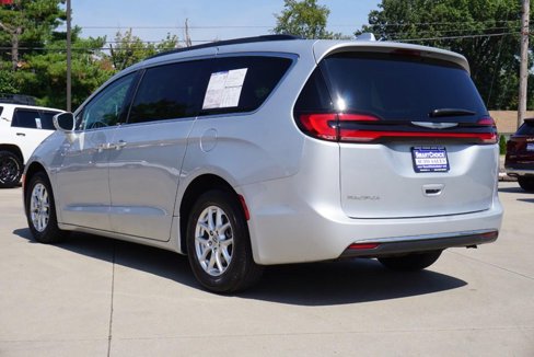 Used 2022 Chrysler Pacifica Touring-L image 5