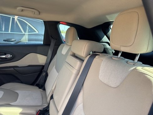Used 2015 Jeep Cherokee Sport w/ Sport Appearance Group image 13