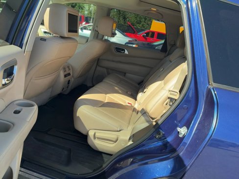 Used 2017 Nissan Pathfinder Platinum w/ Family Entertainment Package image 5