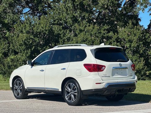 Used 2019 Nissan Pathfinder Platinum image 3