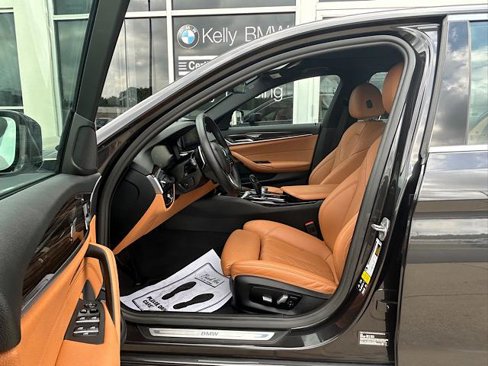 Certified 2022 BMW 530i xDrive w/ Convenience Package image 15