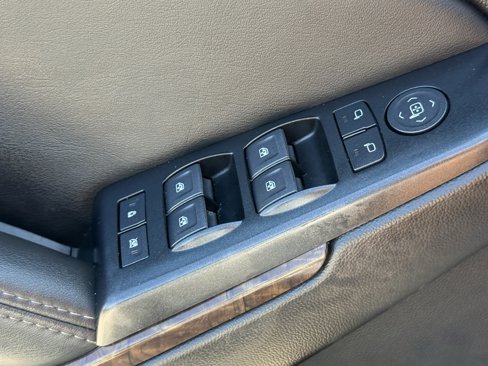 Used 2019 Chevrolet Suburban LT image 24