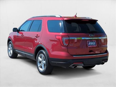 Used 2018 Ford Explorer XLT w/ Equipment Group 201A image 10