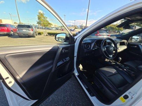 Used 2017 Toyota RAV4 SE image 22