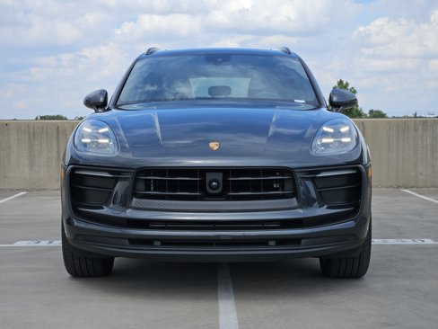 Certified 2025 Porsche Macan image 11