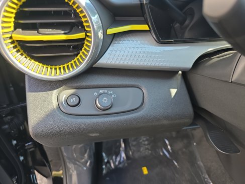 New 2026 Chevrolet Trax LT w/ Sunroof Package image 18