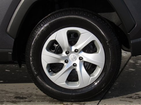 Certified 2020 Toyota RAV4 LE image 9