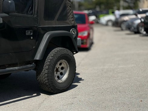 Used 2005 Jeep Wrangler SE image 2