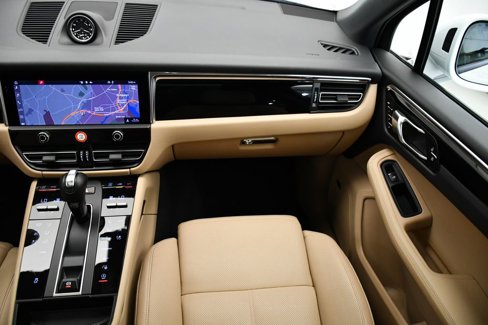 Used 2025 Porsche Macan image 23