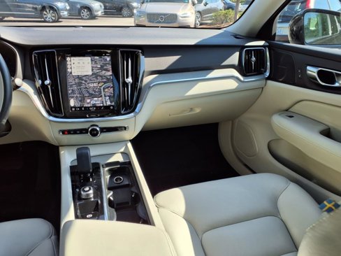 Used 2025 Volvo S60 B5 Plus image 14