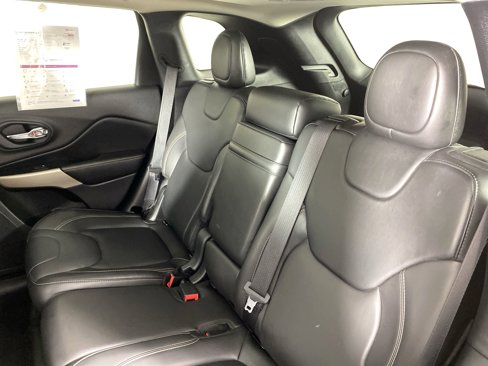 Used 2018 Jeep Cherokee Limited image 32