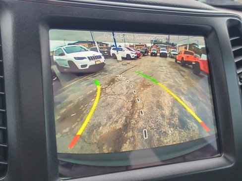 Used 2019 Jeep Cherokee Trailhawk w/ Comfort/Convenience Group image 16