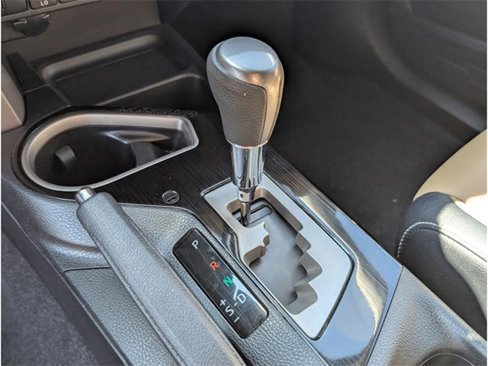 Used 2017 Toyota RAV4 Platinum image 24
