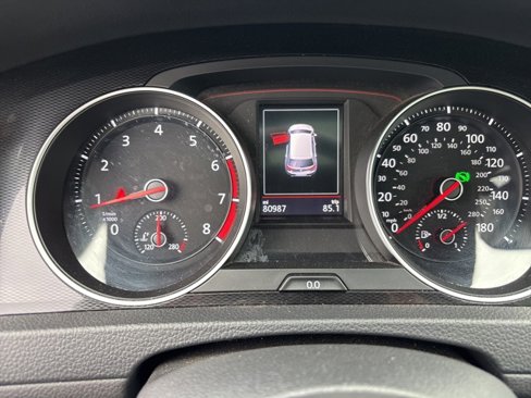 Used 2017 Volkswagen GTI SE image 10