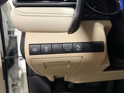 Used 2021 Toyota Camry LE image 14