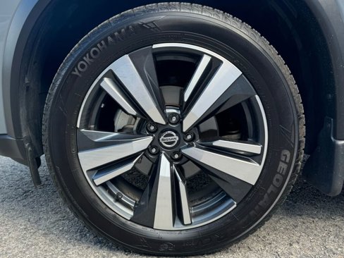 Used 2021 Nissan Rogue SL w/ Premium Package image 10
