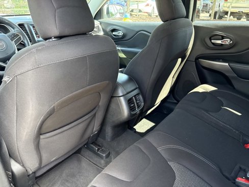 Used 2021 Jeep Cherokee Latitude image 29