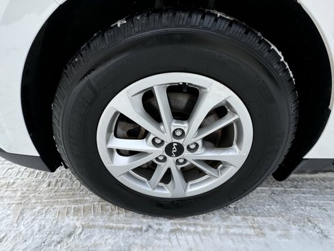 Used 2022 Kia Carnival LX image 44