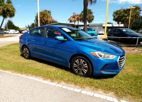 Used 2017 Hyundai Elantra SE image 2