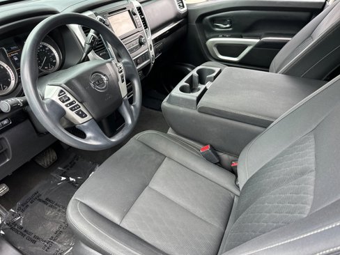 Used 2019 Nissan Titan SV image 9