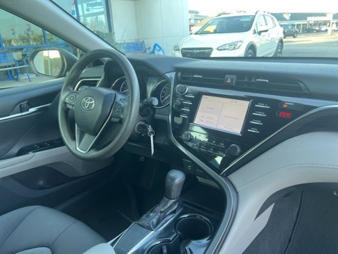 Used 2018 Toyota Camry LE image 35