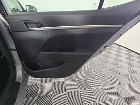 Used 2020 Hyundai Elantra SE w/ Cargo Package (C1) image 12