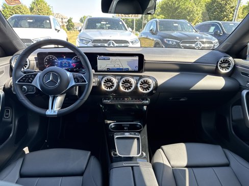 Used 2025 Mercedes-Benz CLA 250 4MATIC image 11