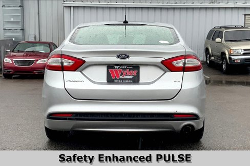 Used 2016 Ford Fusion SE image 3