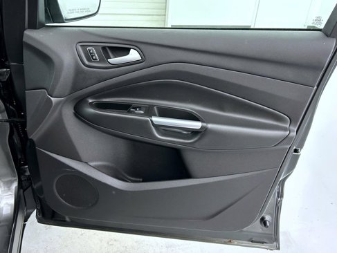 Used 2015 Ford Escape SE w/ Equipment Group 201A image 16